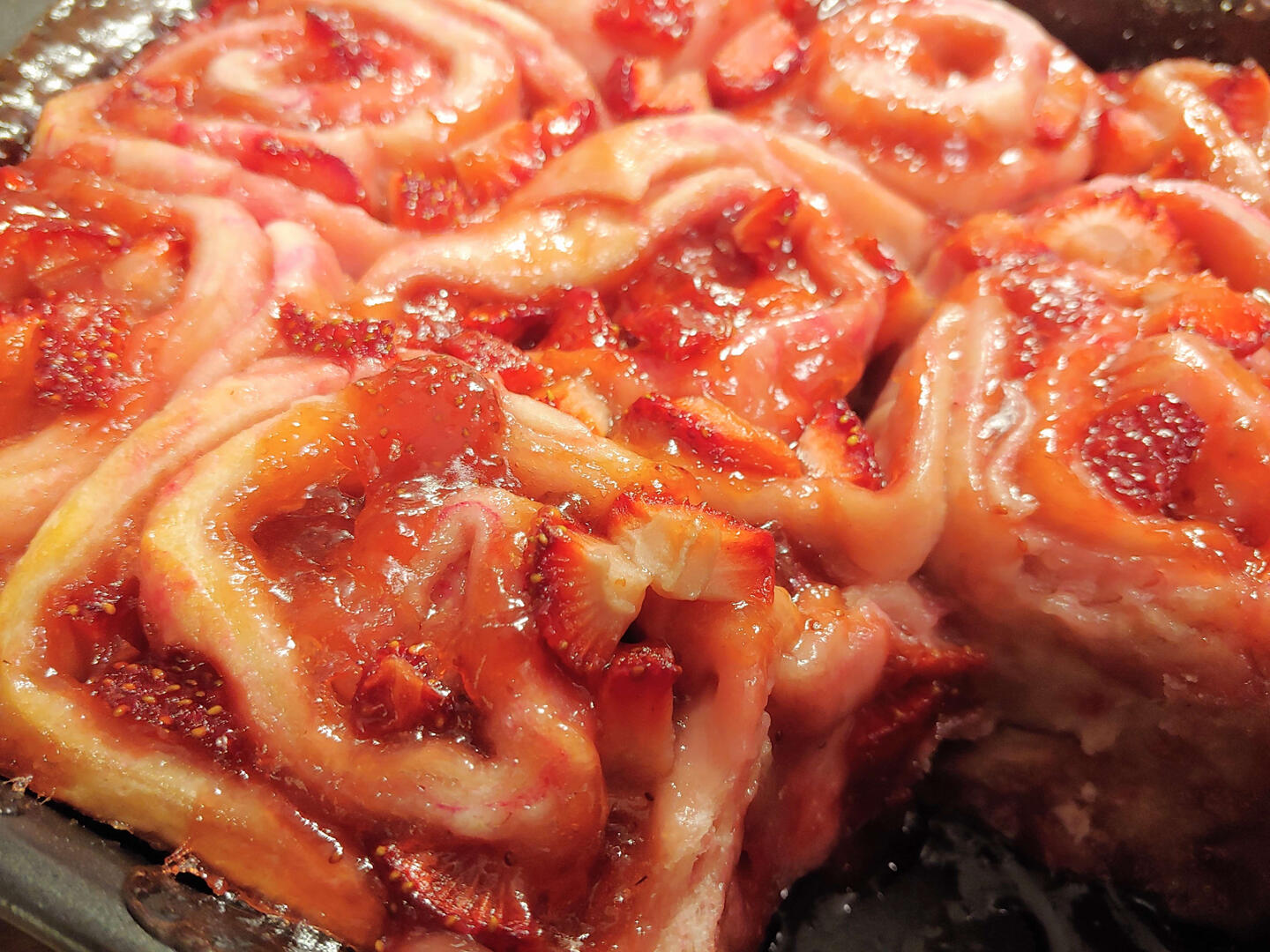 Strawberry sweet rolls